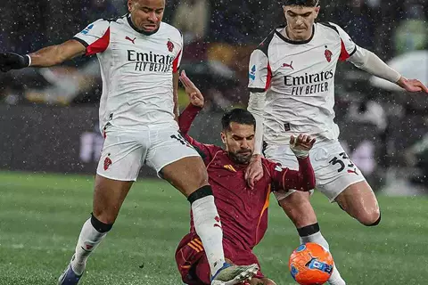 نقطة لكل فريق.. التعادل الإيجابي يحسم قمة روما وميلان في الدوري الإيطالي